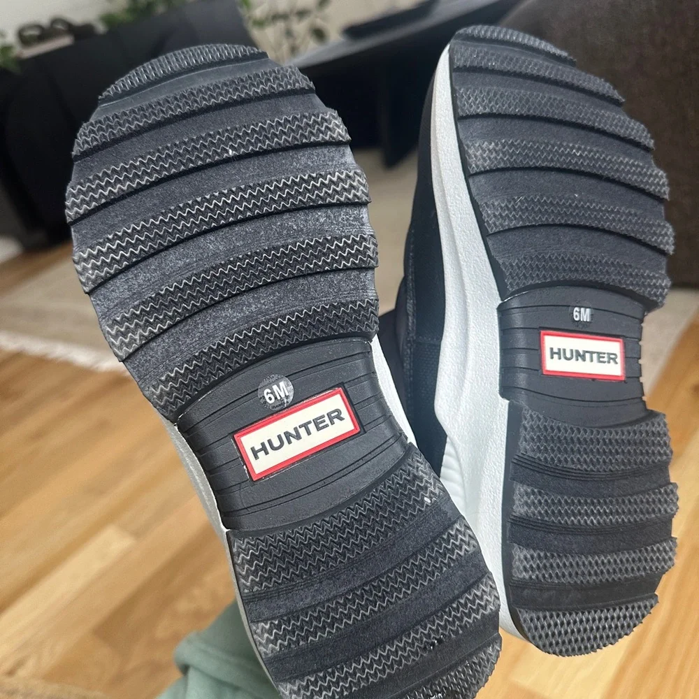 Hunter Kids Black Snow Boots - Picture 2 of 5